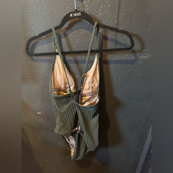 Women’s Shade & Shore Green V-Neck Ribbed Swimsuit - Picture 7 of 8